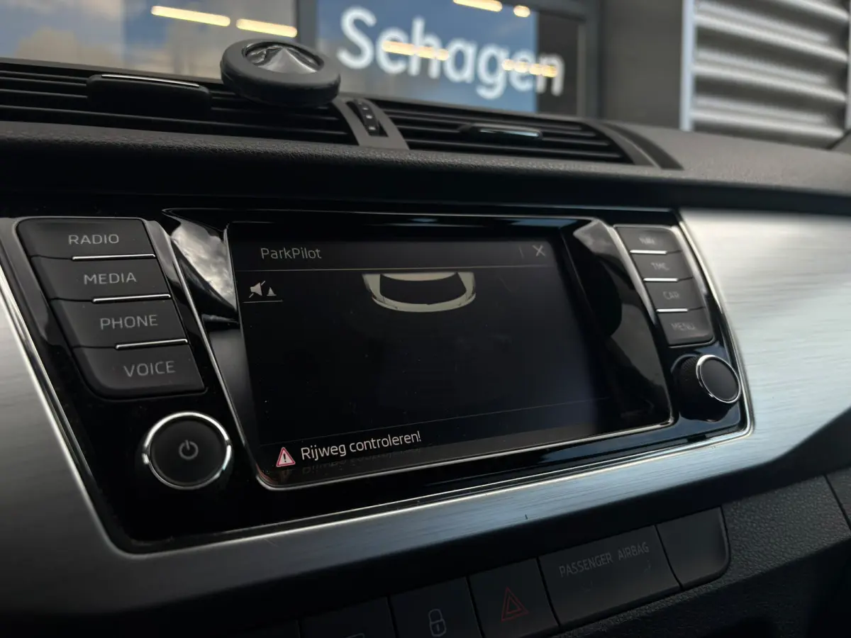 1.0 TSI 95 pk Drive | Trekhaak | Airco | Navigatie |