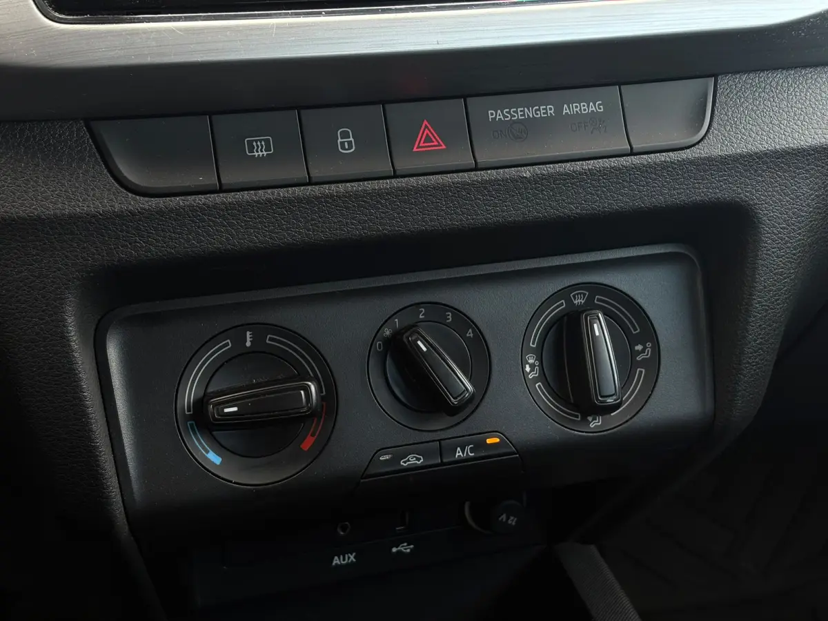 1.0 TSI 95 pk Drive | Trekhaak | Airco | Navigatie |