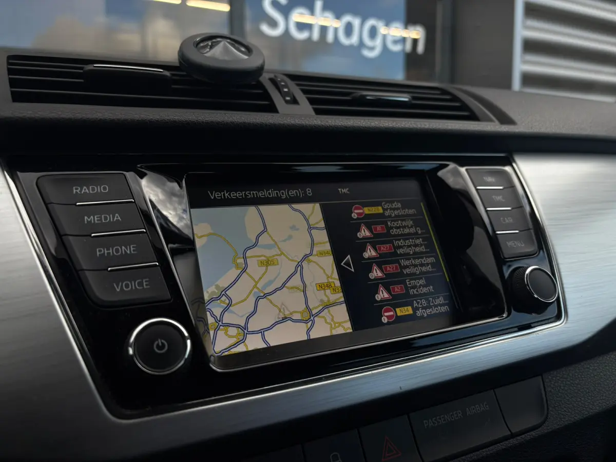 1.0 TSI 95 pk Drive | Trekhaak | Airco | Navigatie |