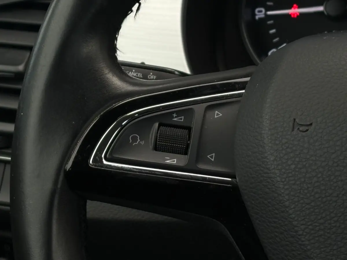 1.0 TSI 95 pk Drive | Trekhaak | Airco | Navigatie |