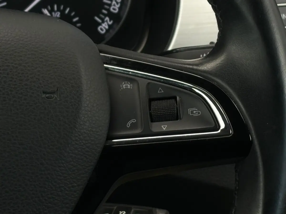 1.0 TSI 95 pk Drive | Trekhaak | Airco | Navigatie |