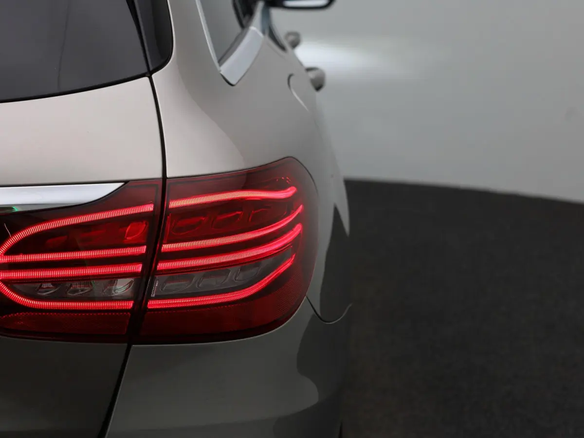 180 Advantage Pack | 360 Camera | Cruise Control | Parkeersensoren | Lederen bekleding |