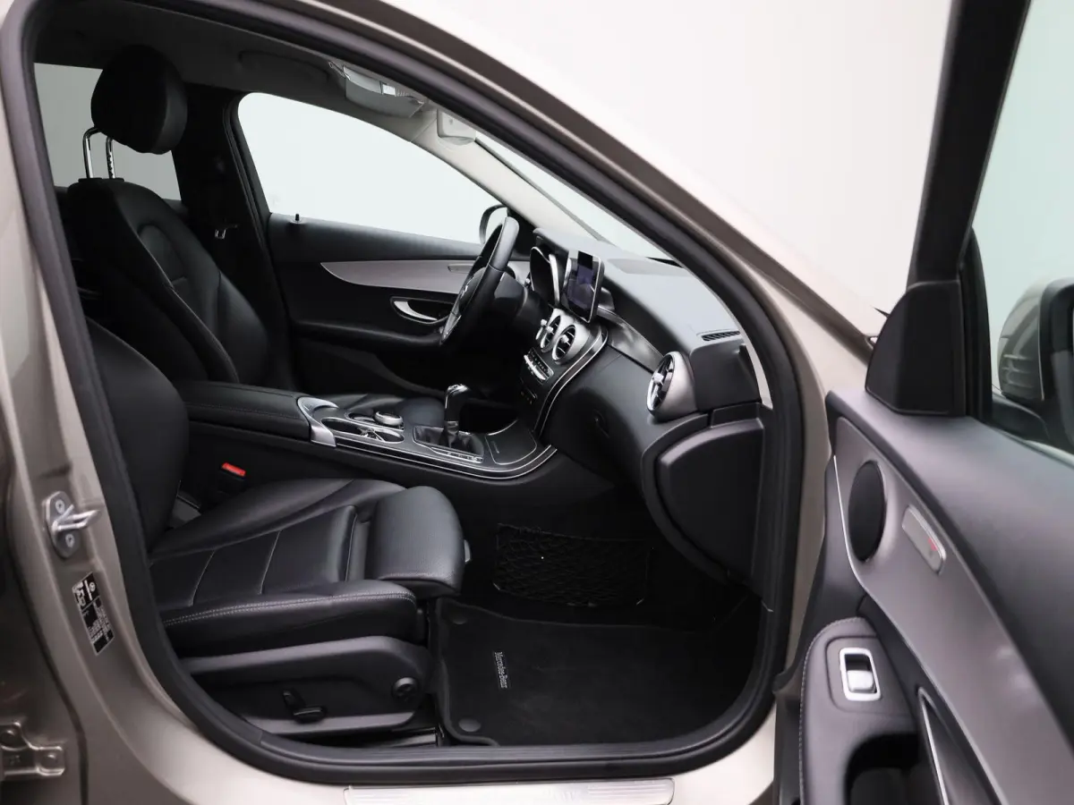 180 Advantage Pack | 360 Camera | Cruise Control | Parkeersensoren | Lederen bekleding |
