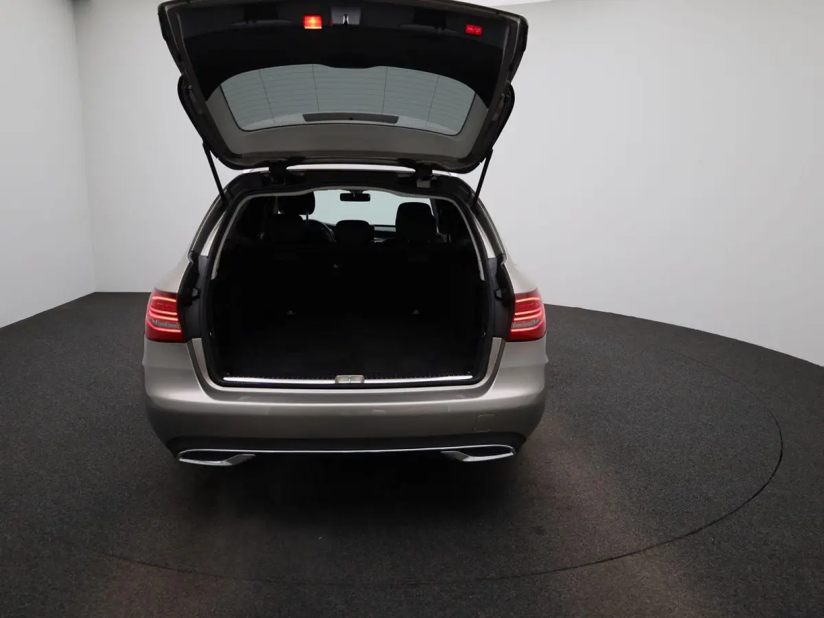 180 Advantage Pack | 360 Camera | Cruise Control | Parkeersensoren | Lederen bekleding |