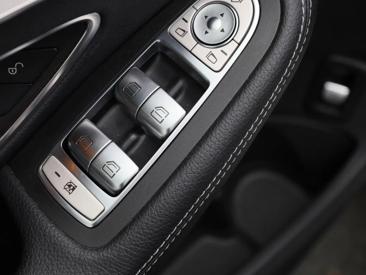 180 Advantage Pack | 360 Camera | Cruise Control | Parkeersensoren | Lederen bekleding |