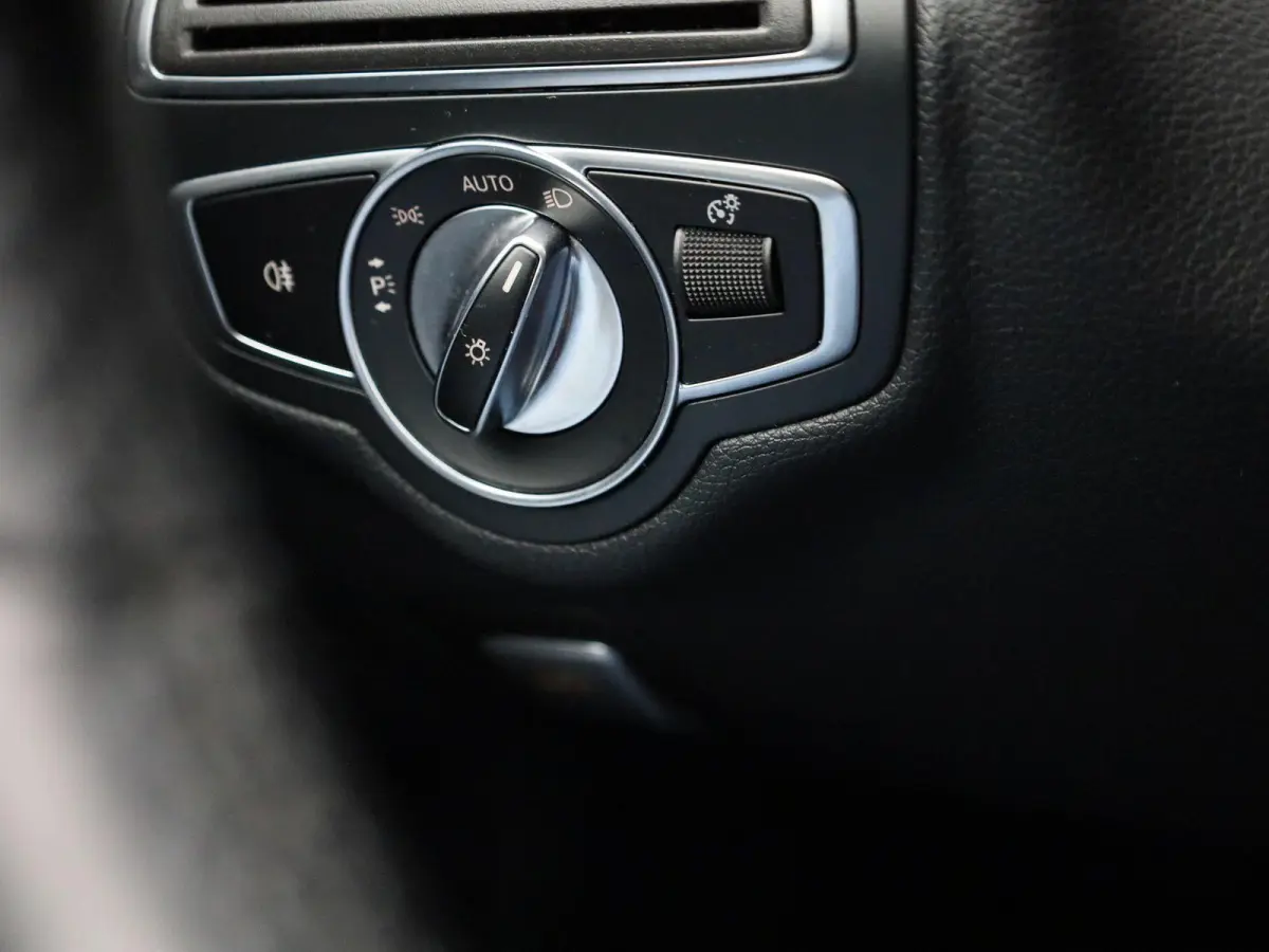 180 Advantage Pack | 360 Camera | Cruise Control | Parkeersensoren | Lederen bekleding |