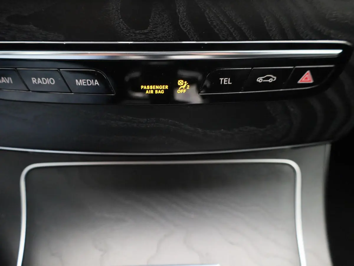 180 Advantage Pack | 360 Camera | Cruise Control | Parkeersensoren | Lederen bekleding |