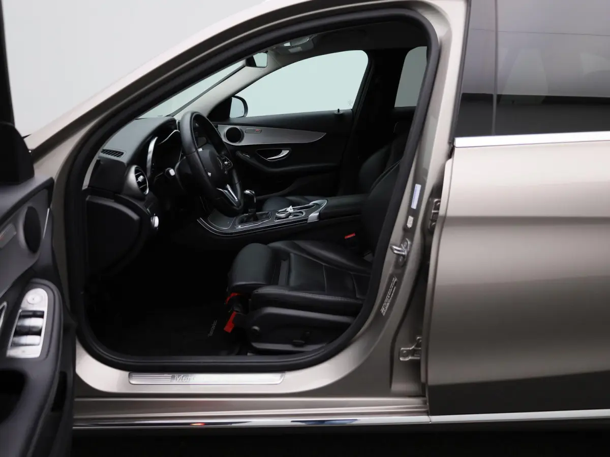 180 Advantage Pack | 360 Camera | Cruise Control | Parkeersensoren | Lederen bekleding |