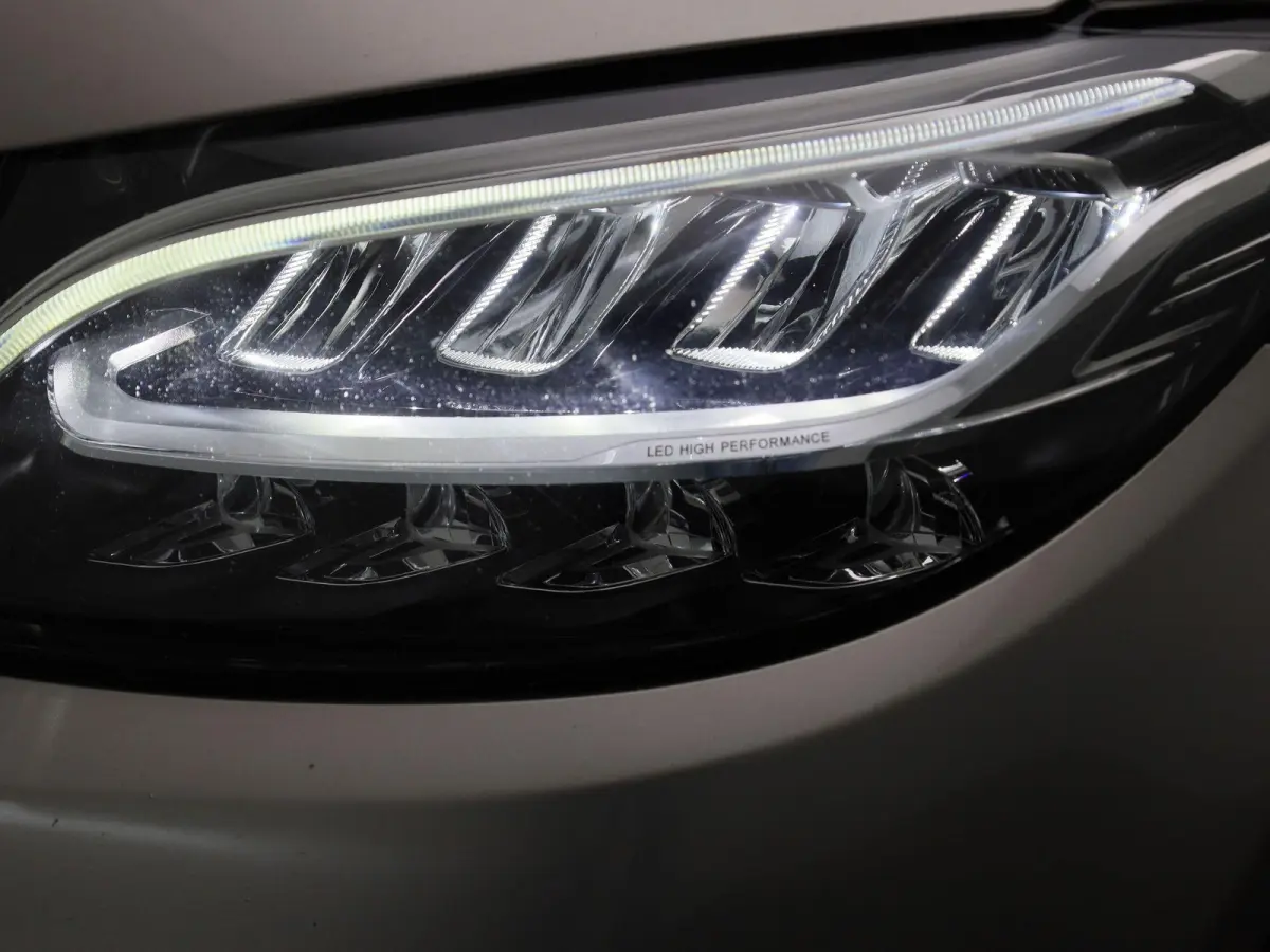 180 Advantage Pack | 360 Camera | Cruise Control | Parkeersensoren | Lederen bekleding |