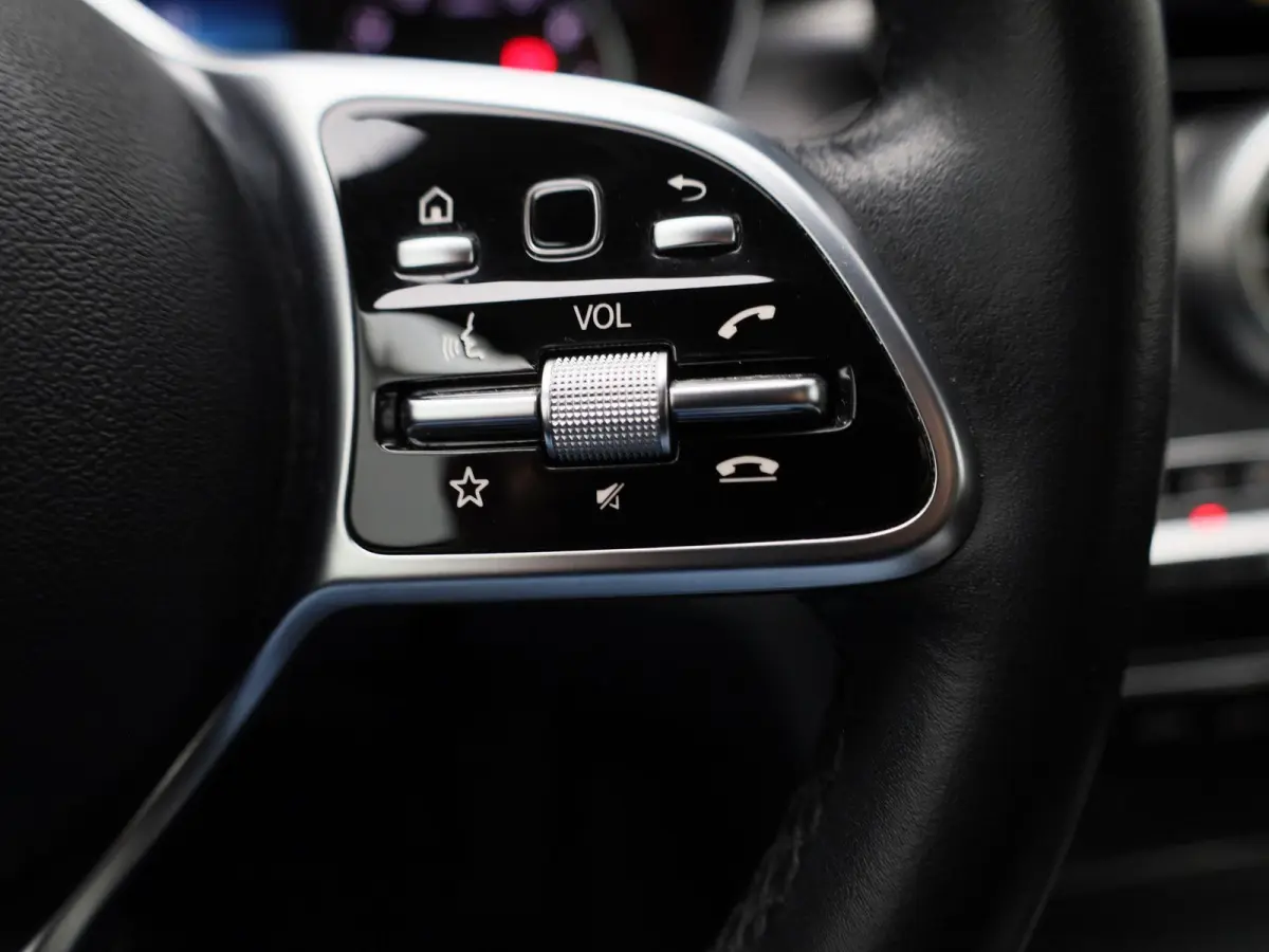 180 Advantage Pack | 360 Camera | Cruise Control | Parkeersensoren | Lederen bekleding |