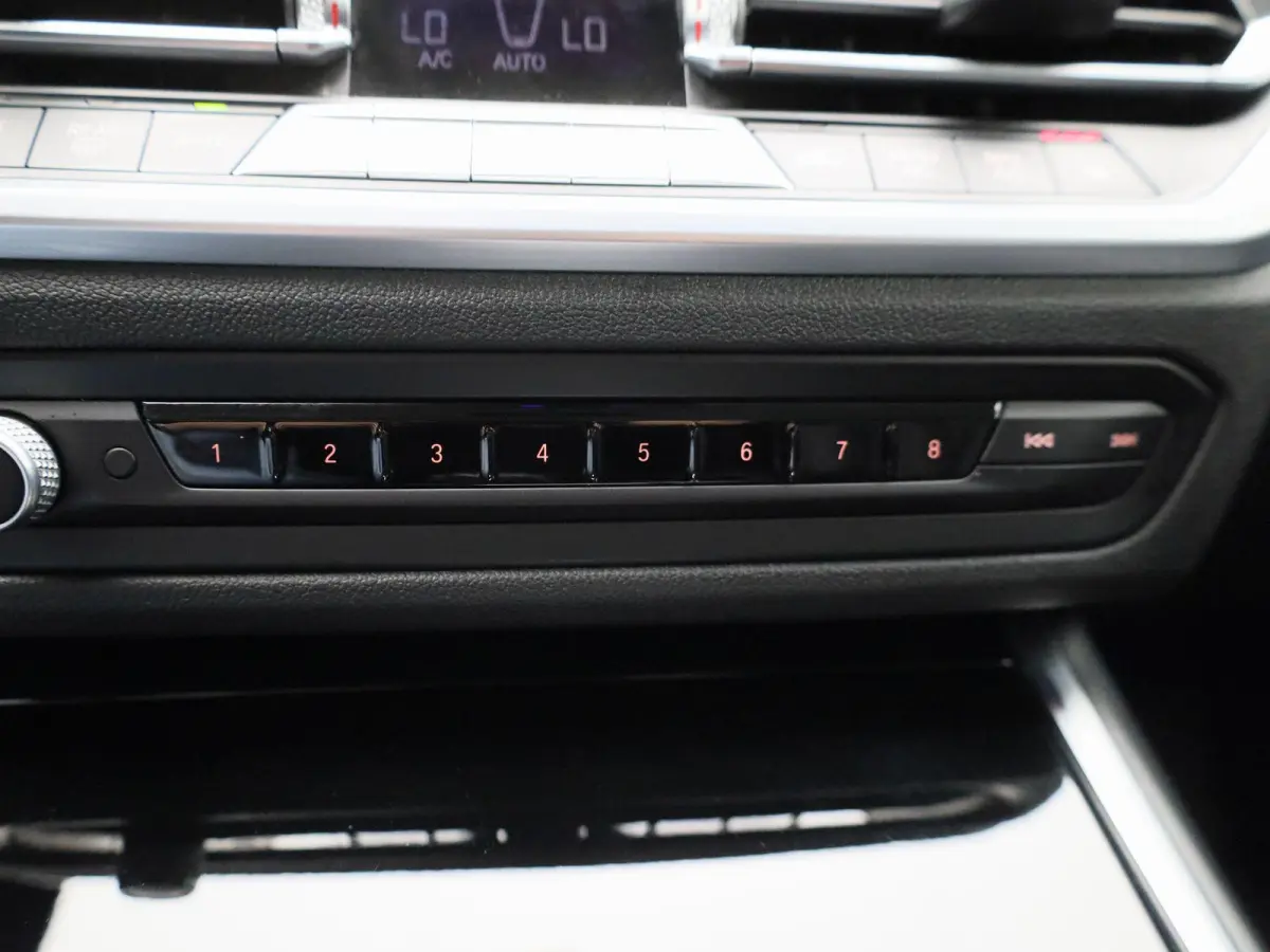 330e High Executive | Automaat | Apple Carplay / Android Auto | Cruise Control | Stoelverwarming | Lederen Bekleding |