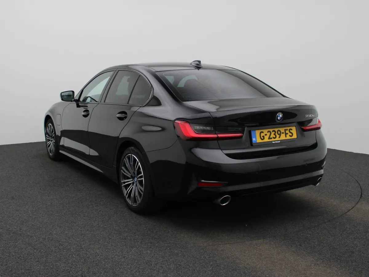 330e High Executive | Automaat | Apple Carplay / Android Auto | Cruise Control | Stoelverwarming | Lederen Bekleding |