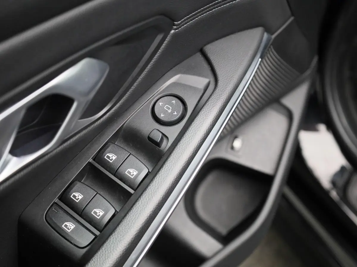 330e High Executive | Automaat | Apple Carplay / Android Auto | Cruise Control | Stoelverwarming | Lederen Bekleding |