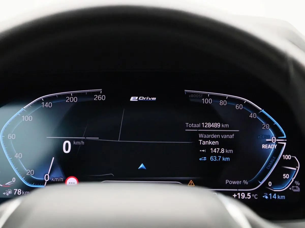 330e High Executive | Automaat | Apple Carplay / Android Auto | Cruise Control | Stoelverwarming | Lederen Bekleding |
