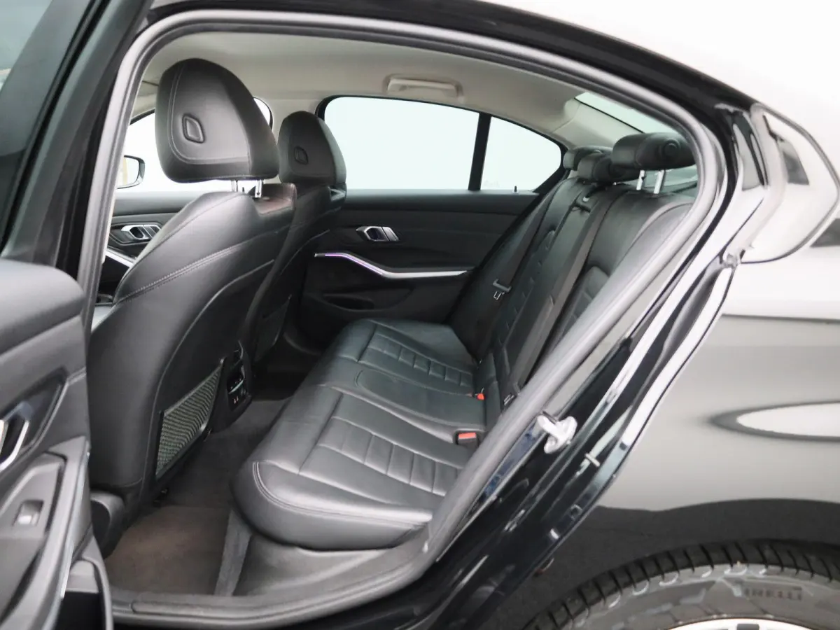 330e High Executive | Automaat | Apple Carplay / Android Auto | Cruise Control | Stoelverwarming | Lederen Bekleding |