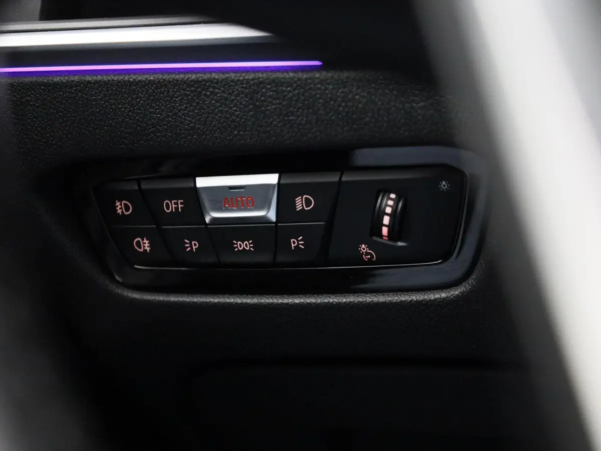 330e High Executive | Automaat | Apple Carplay / Android Auto | Cruise Control | Stoelverwarming | Lederen Bekleding |