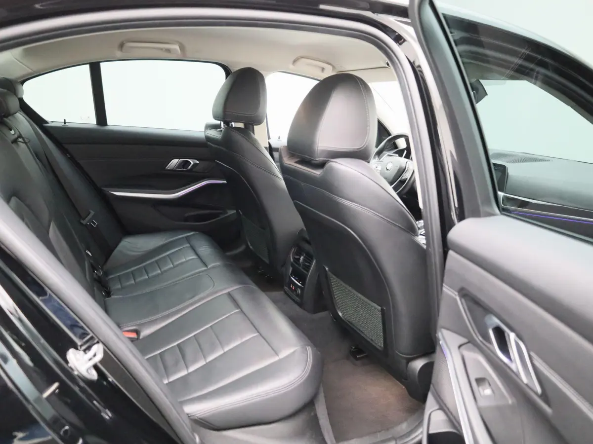 330e High Executive | Automaat | Apple Carplay / Android Auto | Cruise Control | Stoelverwarming | Lederen Bekleding |