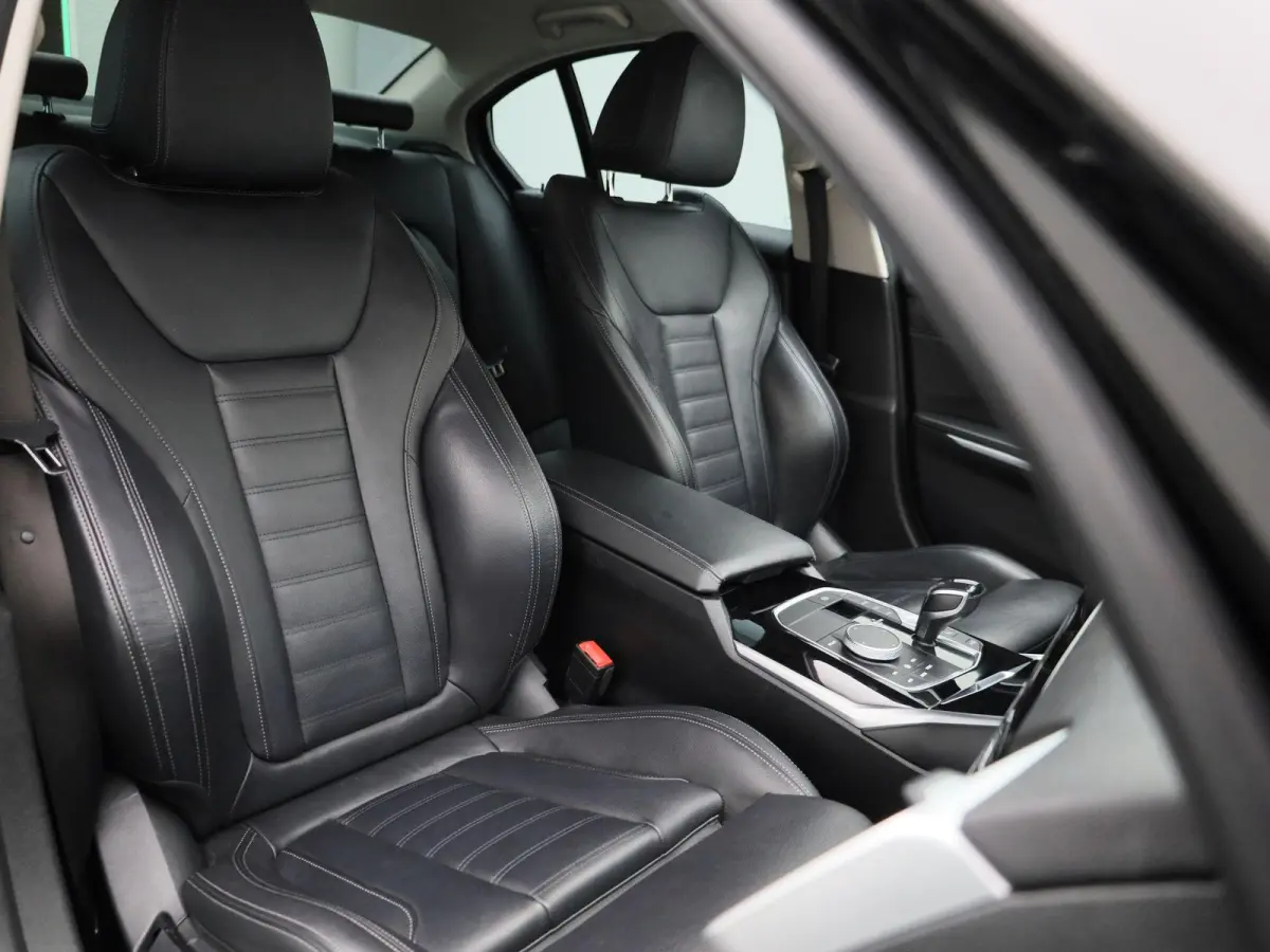 330e High Executive | Automaat | Apple Carplay / Android Auto | Cruise Control | Stoelverwarming | Lederen Bekleding |