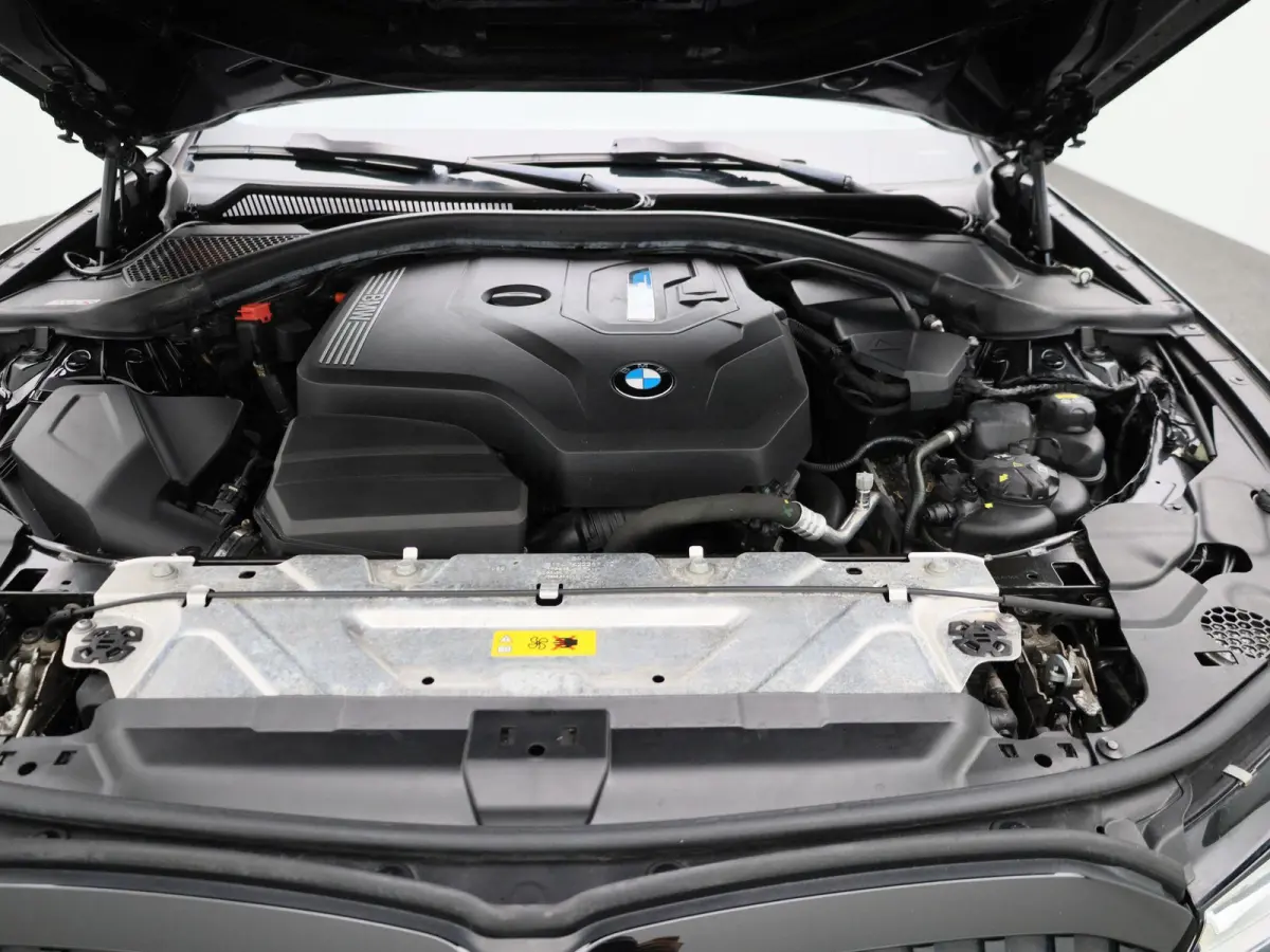 330e High Executive | Automaat | Apple Carplay / Android Auto | Cruise Control | Stoelverwarming | Lederen Bekleding |
