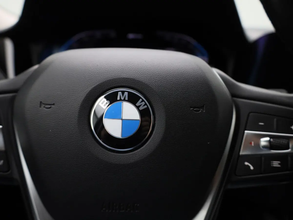 330e High Executive | Automaat | Apple Carplay / Android Auto | Cruise Control | Stoelverwarming | Lederen Bekleding |