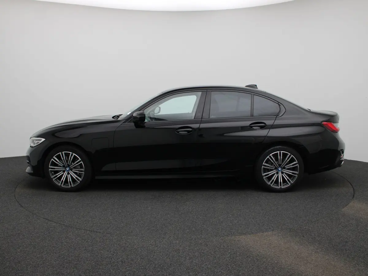 330e High Executive | Automaat | Apple Carplay / Android Auto | Cruise Control | Stoelverwarming | Lederen Bekleding |