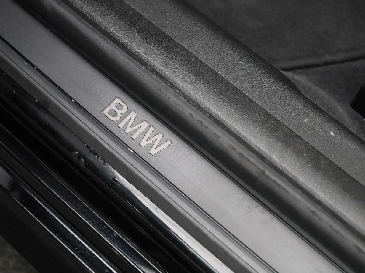 330e High Executive | Automaat | Apple Carplay / Android Auto | Cruise Control | Stoelverwarming | Lederen Bekleding |