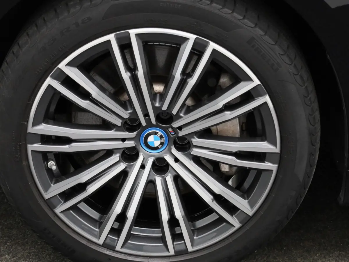 330e High Executive | Automaat | Apple Carplay / Android Auto | Cruise Control | Stoelverwarming | Lederen Bekleding |