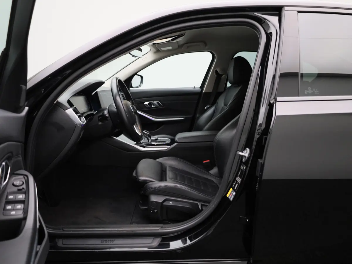 330e High Executive | Automaat | Apple Carplay / Android Auto | Cruise Control | Stoelverwarming | Lederen Bekleding |