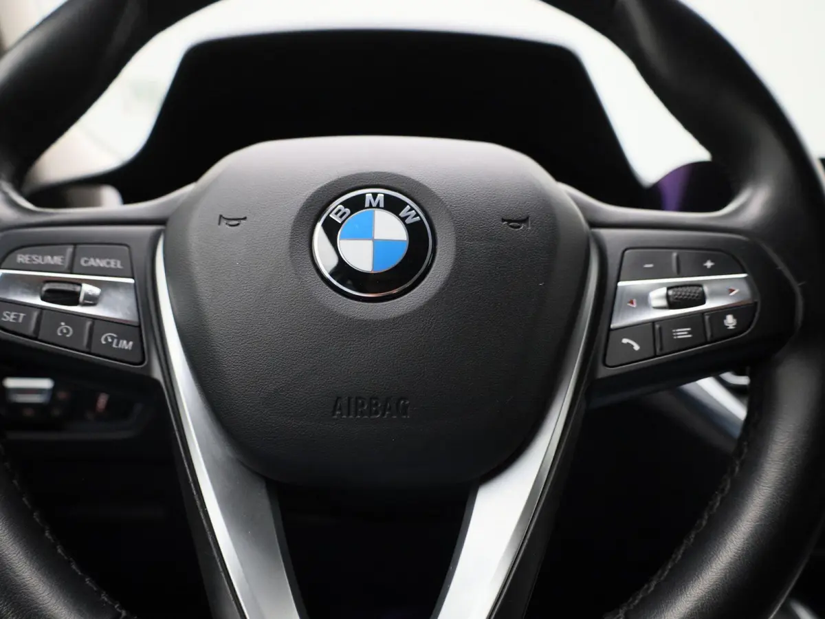 330e High Executive | Automaat | Apple Carplay / Android Auto | Cruise Control | Stoelverwarming | Lederen Bekleding |
