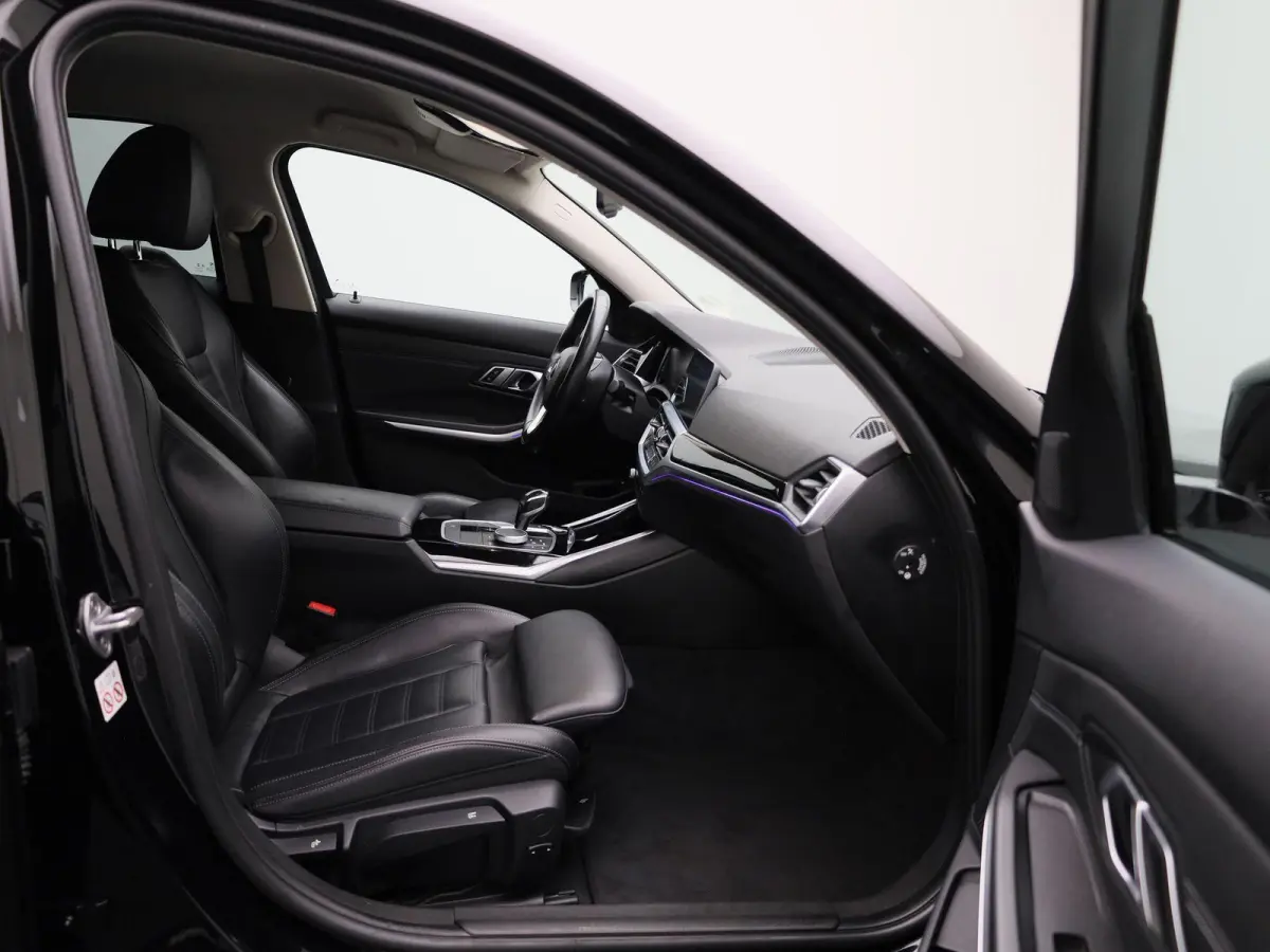 330e High Executive | Automaat | Apple Carplay / Android Auto | Cruise Control | Stoelverwarming | Lederen Bekleding |