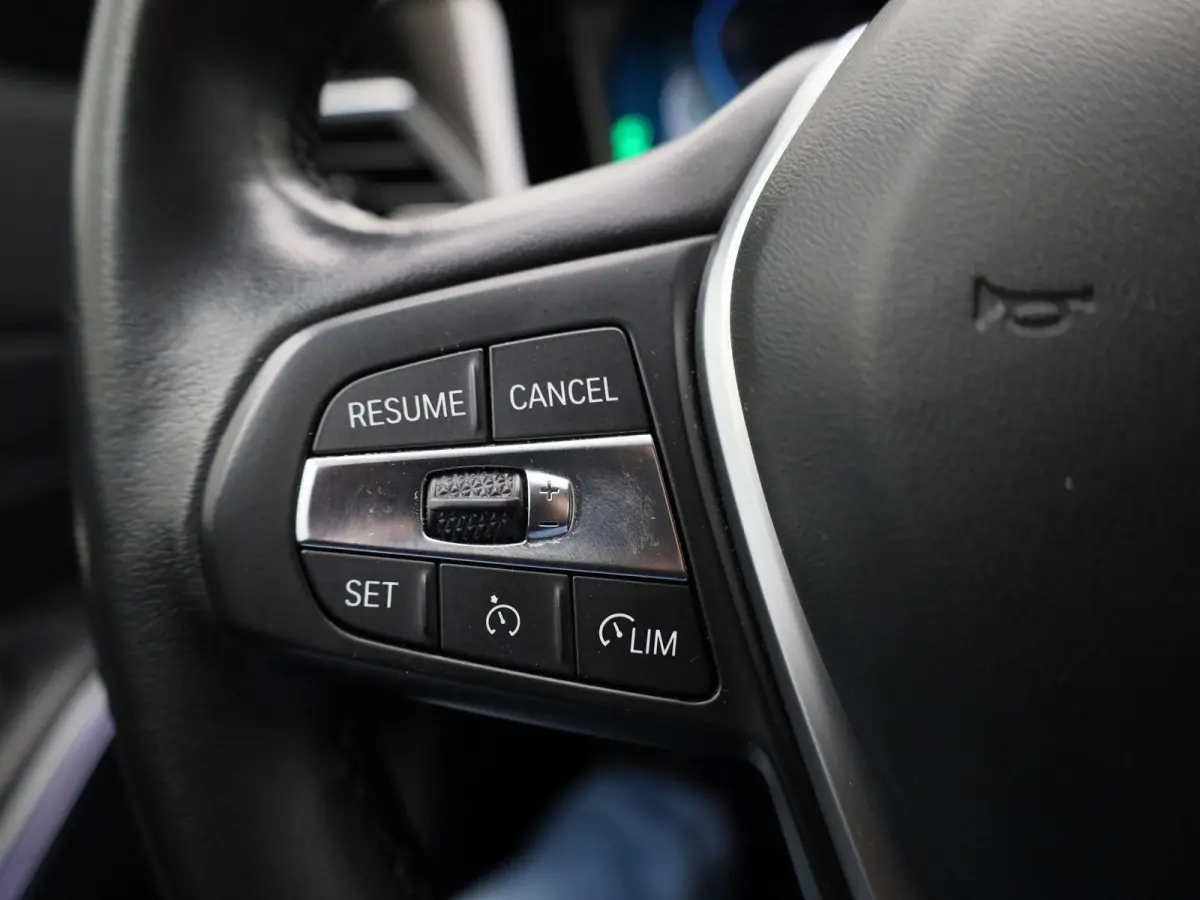 330e High Executive | Automaat | Apple Carplay / Android Auto | Cruise Control | Stoelverwarming | Lederen Bekleding |