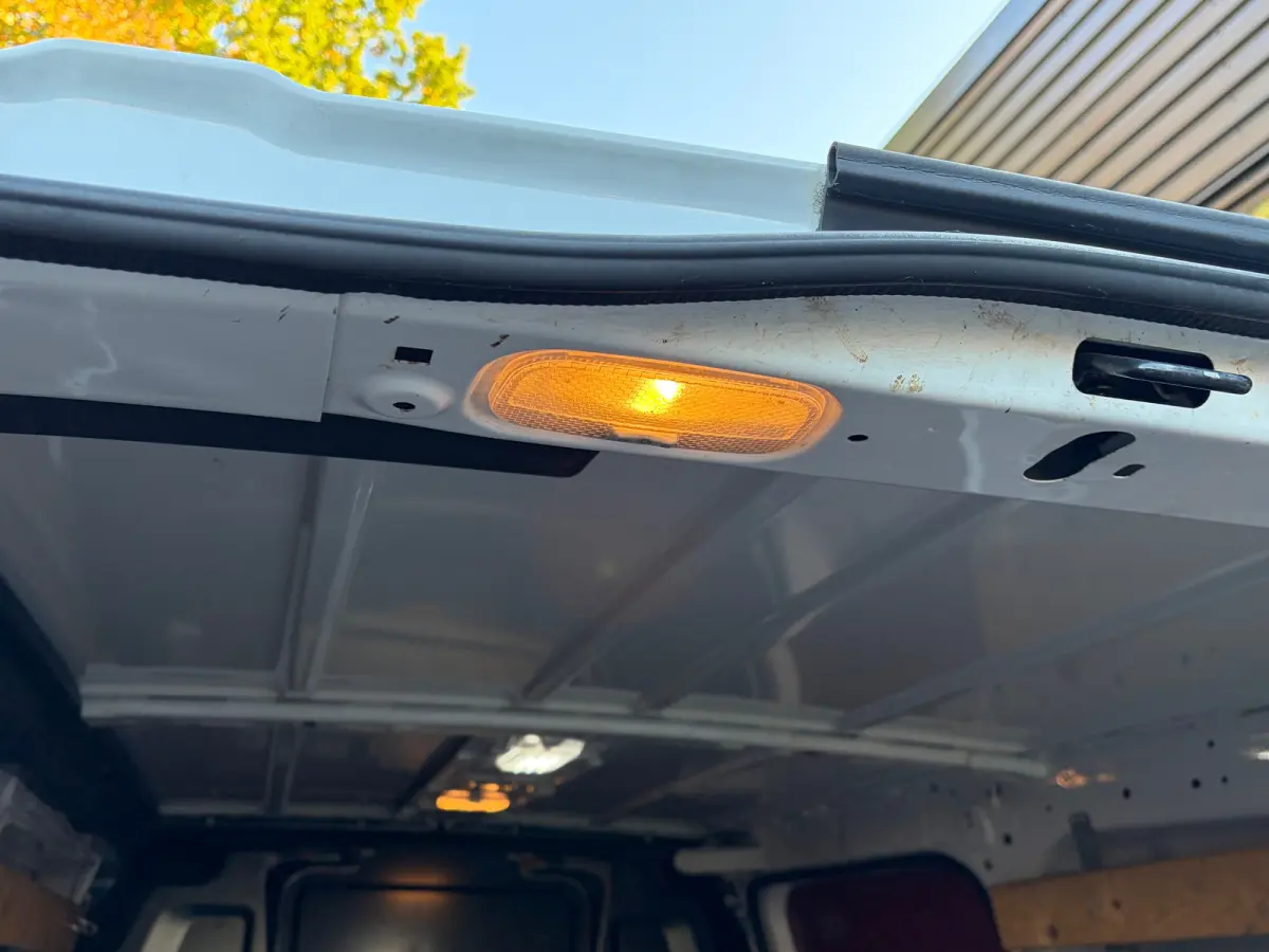 2.0 D-4D L3 145 PK Live Long | TREKHAAK| DEALER ONDERHOUDEN| EERSTE EIGENAAR| 3-PERSOONS| HOUTEN AFWERKING LAADRUIMTE| APPLE CARPLAY/ANDROID AUTO| PARKEERSENSOREN ACHTER| DAB| CRUISE CONTROL