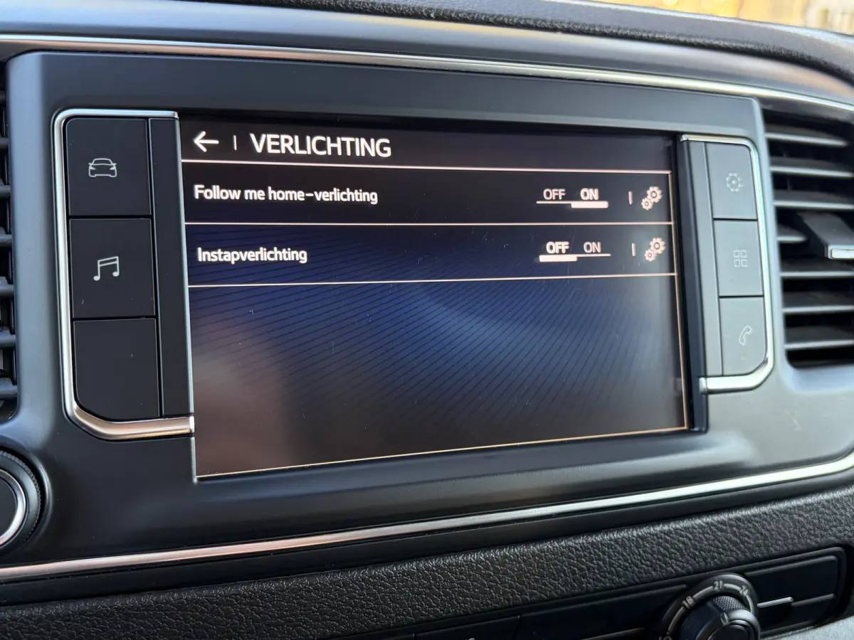 2.0 D-4D L3 145 PK Live Long | TREKHAAK| DEALER ONDERHOUDEN| EERSTE EIGENAAR| 3-PERSOONS| HOUTEN AFWERKING LAADRUIMTE| APPLE CARPLAY/ANDROID AUTO| PARKEERSENSOREN ACHTER| DAB| CRUISE CONTROL