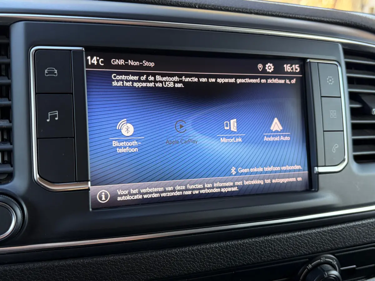 2.0 D-4D L3 145 PK Live Long | TREKHAAK| DEALER ONDERHOUDEN| EERSTE EIGENAAR| 3-PERSOONS| HOUTEN AFWERKING LAADRUIMTE| APPLE CARPLAY/ANDROID AUTO| PARKEERSENSOREN ACHTER| DAB| CRUISE CONTROL