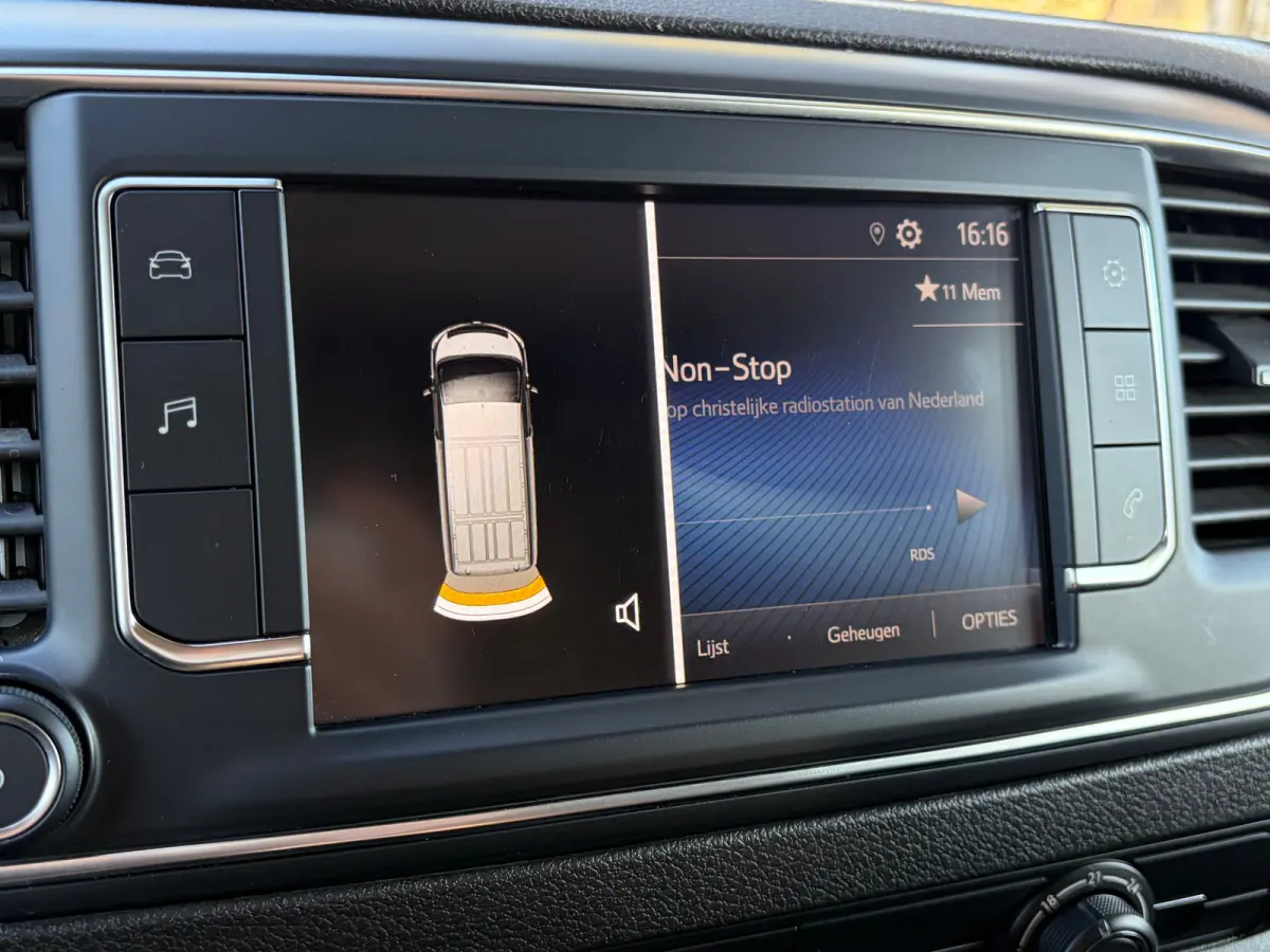 2.0 D-4D L3 145 PK Live Long | TREKHAAK| DEALER ONDERHOUDEN| EERSTE EIGENAAR| 3-PERSOONS| HOUTEN AFWERKING LAADRUIMTE| APPLE CARPLAY/ANDROID AUTO| PARKEERSENSOREN ACHTER| DAB| CRUISE CONTROL