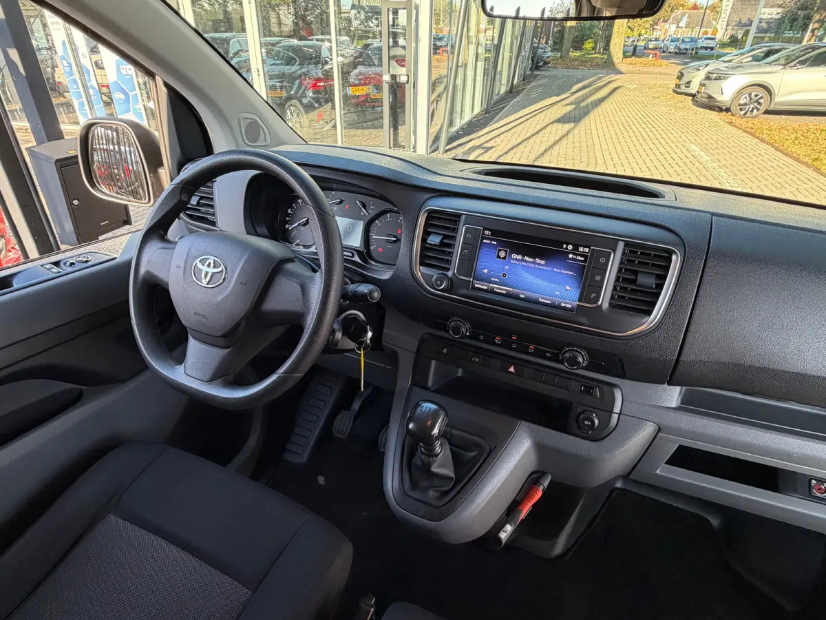 2.0 D-4D L3 145 PK Live Long | TREKHAAK| DEALER ONDERHOUDEN| EERSTE EIGENAAR| 3-PERSOONS| HOUTEN AFWERKING LAADRUIMTE| APPLE CARPLAY/ANDROID AUTO| PARKEERSENSOREN ACHTER| DAB| CRUISE CONTROL