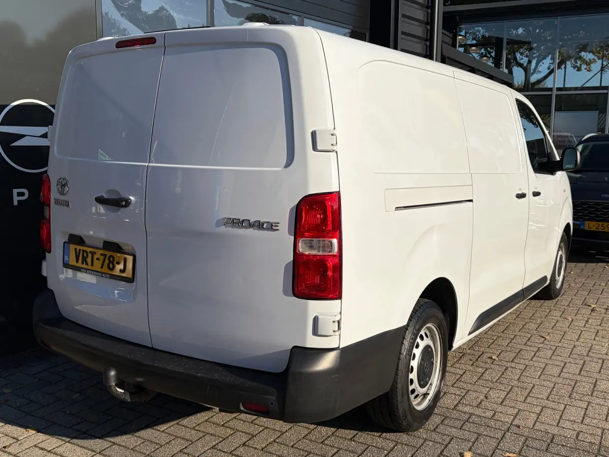2.0 D-4D L3 145 PK Live Long | TREKHAAK| DEALER ONDERHOUDEN| EERSTE EIGENAAR| 3-PERSOONS| HOUTEN AFWERKING LAADRUIMTE| APPLE CARPLAY/ANDROID AUTO| PARKEERSENSOREN ACHTER| DAB| CRUISE CONTROL