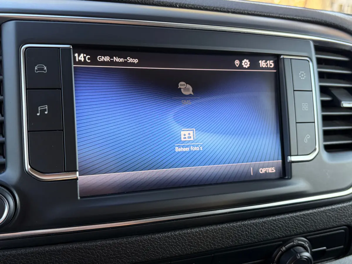 2.0 D-4D L3 145 PK Live Long | TREKHAAK| DEALER ONDERHOUDEN| EERSTE EIGENAAR| 3-PERSOONS| HOUTEN AFWERKING LAADRUIMTE| APPLE CARPLAY/ANDROID AUTO| PARKEERSENSOREN ACHTER| DAB| CRUISE CONTROL