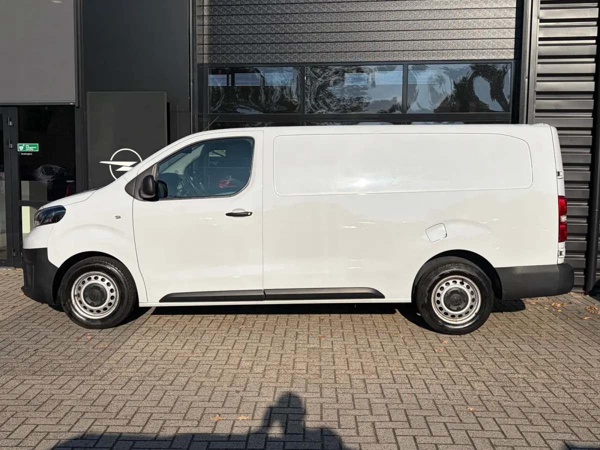 2.0 D-4D L3 145 PK Live Long | TREKHAAK| DEALER ONDERHOUDEN| EERSTE EIGENAAR| 3-PERSOONS| HOUTEN AFWERKING LAADRUIMTE| APPLE CARPLAY/ANDROID AUTO| PARKEERSENSOREN ACHTER| DAB| CRUISE CONTROL