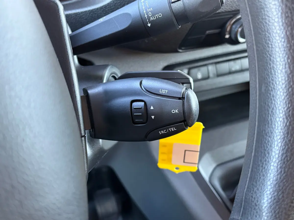 2.0 D-4D L3 145 PK Live Long | TREKHAAK| DEALER ONDERHOUDEN| EERSTE EIGENAAR| 3-PERSOONS| HOUTEN AFWERKING LAADRUIMTE| APPLE CARPLAY/ANDROID AUTO| PARKEERSENSOREN ACHTER| DAB| CRUISE CONTROL