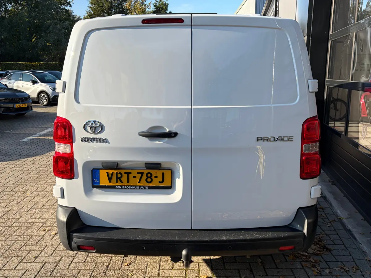 2.0 D-4D L3 145 PK Live Long | TREKHAAK| DEALER ONDERHOUDEN| EERSTE EIGENAAR| 3-PERSOONS| HOUTEN AFWERKING LAADRUIMTE| APPLE CARPLAY/ANDROID AUTO| PARKEERSENSOREN ACHTER| DAB| CRUISE CONTROL