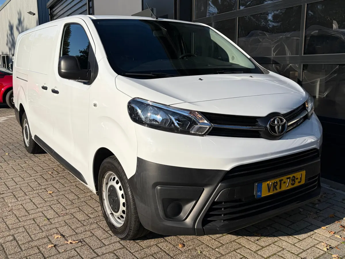 2.0 D-4D L3 145 PK Live Long | TREKHAAK| DEALER ONDERHOUDEN| EERSTE EIGENAAR| 3-PERSOONS| HOUTEN AFWERKING LAADRUIMTE| APPLE CARPLAY/ANDROID AUTO| PARKEERSENSOREN ACHTER| DAB| CRUISE CONTROL