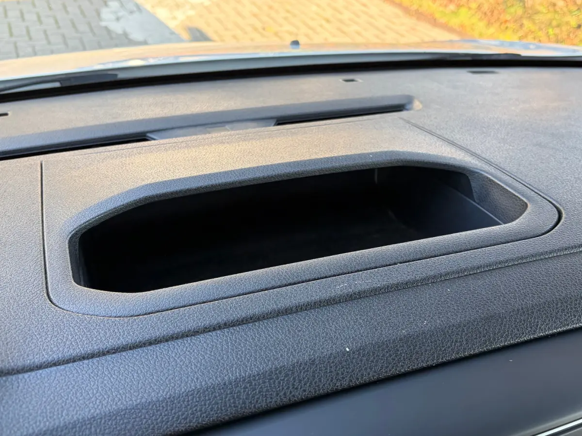 2.0 D-4D L3 145 PK Live Long | TREKHAAK| DEALER ONDERHOUDEN| EERSTE EIGENAAR| 3-PERSOONS| HOUTEN AFWERKING LAADRUIMTE| APPLE CARPLAY/ANDROID AUTO| PARKEERSENSOREN ACHTER| DAB| CRUISE CONTROL