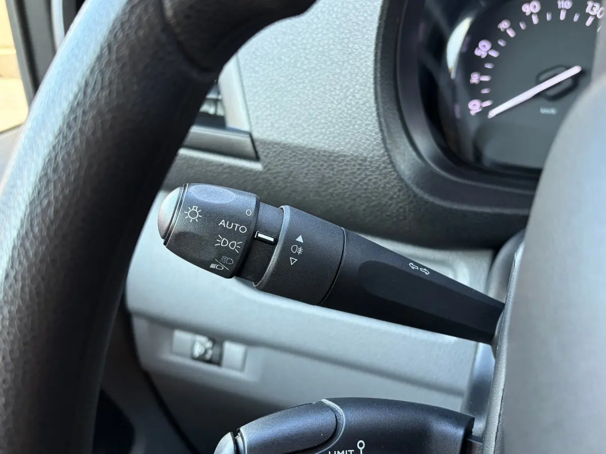 2.0 D-4D L3 145 PK Live Long | TREKHAAK| DEALER ONDERHOUDEN| EERSTE EIGENAAR| 3-PERSOONS| HOUTEN AFWERKING LAADRUIMTE| APPLE CARPLAY/ANDROID AUTO| PARKEERSENSOREN ACHTER| DAB| CRUISE CONTROL
