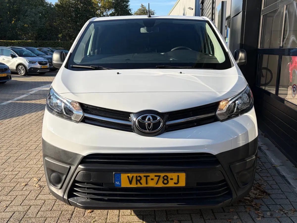 2.0 D-4D L3 145 PK Live Long | TREKHAAK| DEALER ONDERHOUDEN| EERSTE EIGENAAR| 3-PERSOONS| HOUTEN AFWERKING LAADRUIMTE| APPLE CARPLAY/ANDROID AUTO| PARKEERSENSOREN ACHTER| DAB| CRUISE CONTROL