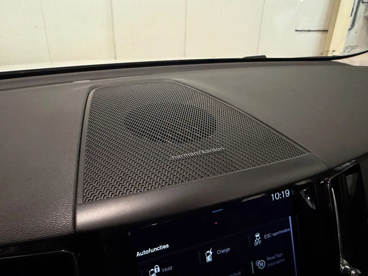 2.0 T8 Twin Engine Momentum AWD | PANO | CAMERA | HARMAN KARDON | LEDER