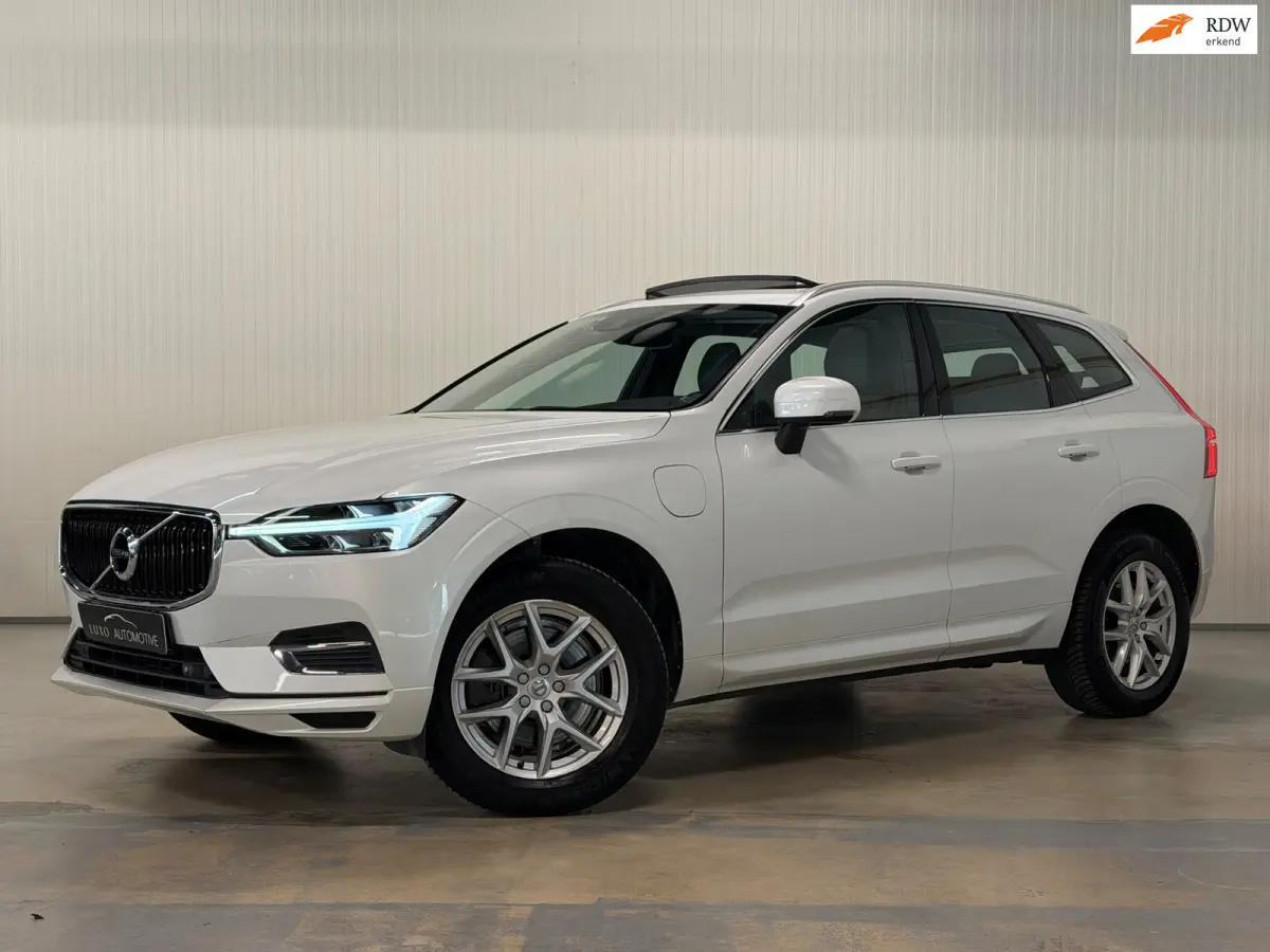 2.0 T8 Twin Engine Momentum AWD | PANO | CAMERA | HARMAN KARDON | LEDER