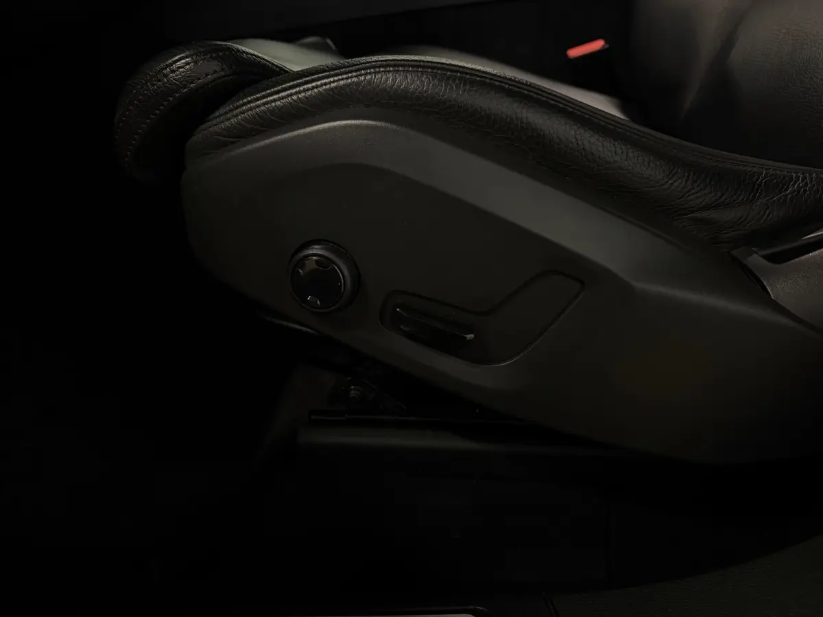 2.0 T8 Twin Engine Momentum AWD | PANO | CAMERA | HARMAN KARDON | LEDER