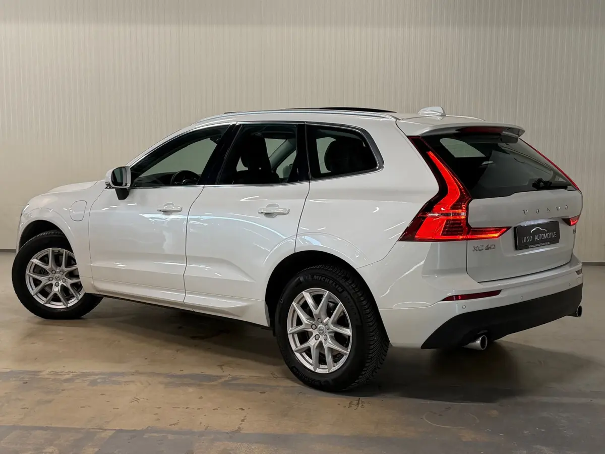 2.0 T8 Twin Engine Momentum AWD | PANO | CAMERA | HARMAN KARDON | LEDER