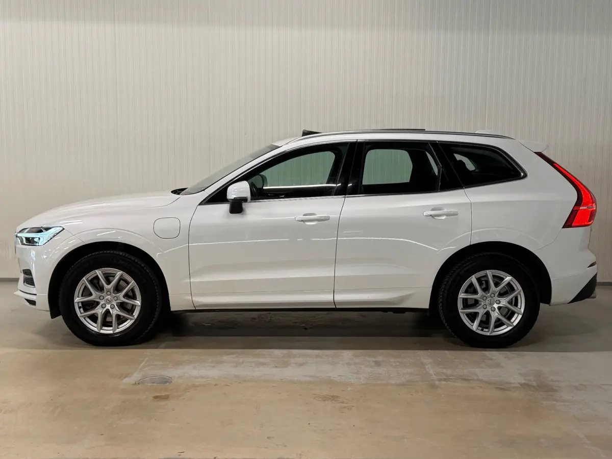 2.0 T8 Twin Engine Momentum AWD | PANO | CAMERA | HARMAN KARDON | LEDER